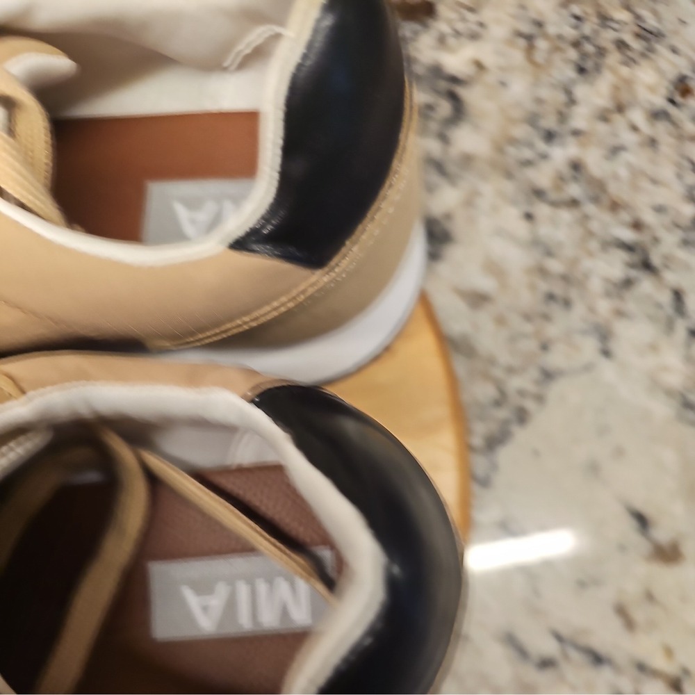MIA fashion Sneakers Size 9 1/2 Worn Once MINT - Picture 5 of 11